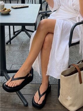 8. LEATHER WEDGE SANDALS size 39